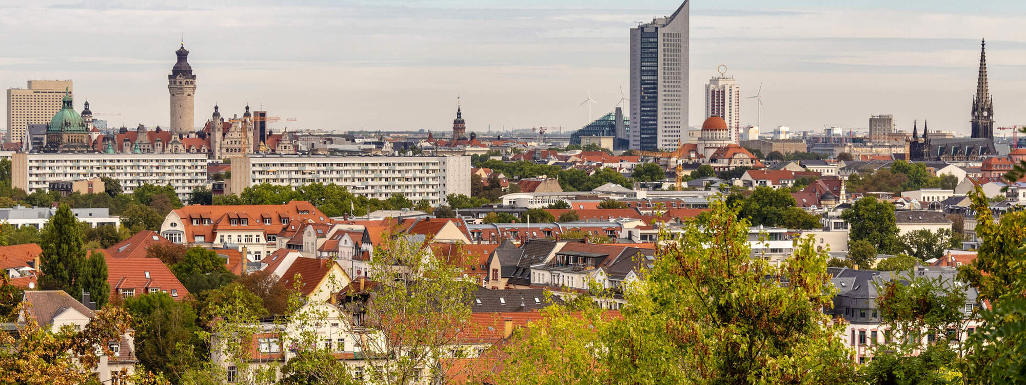 [Translate to English:] Skyline in Leipzig zur blauen Stunde