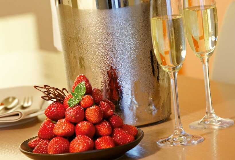 Sekt und Erdbeeren Überraschung