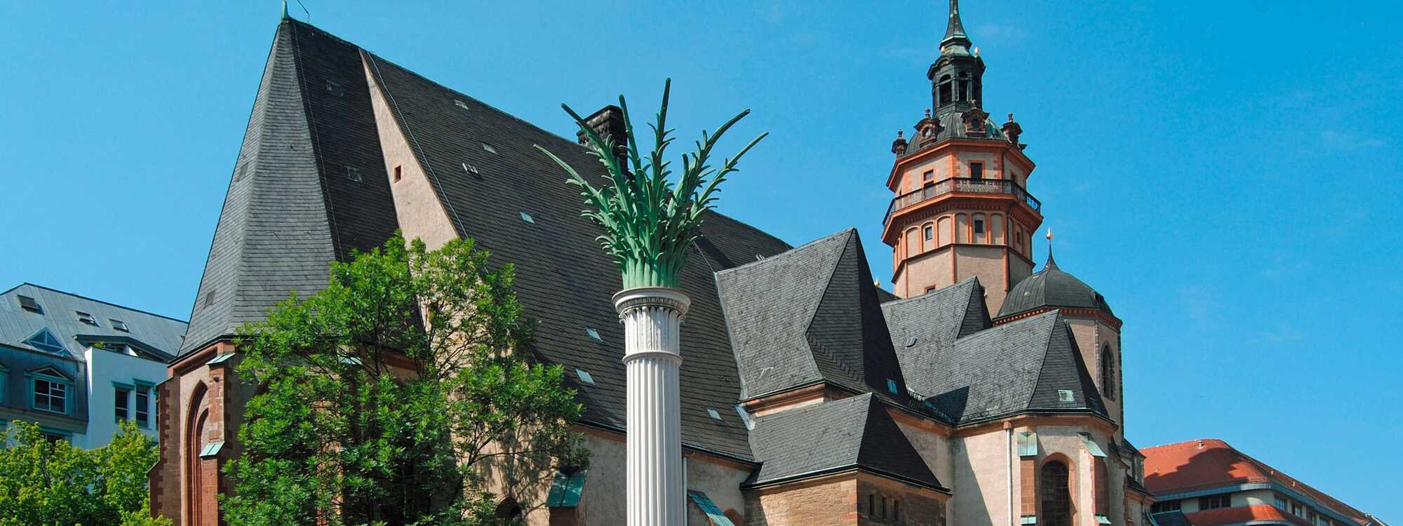 [Translate to English:] Nikolaikirche mit Friedenssäule in Leipzig